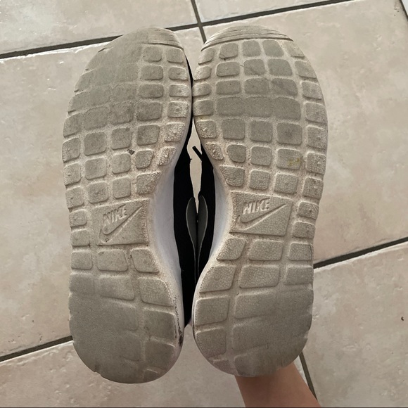 Nike Roshe runs size 7 - Picture 3 of 5